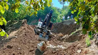 Gümüşova'da toprak kayan köy yoluna önlem