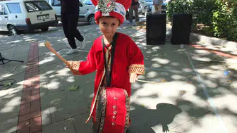 Burhaniye kongresinde minik davulcu sahneye damgasını vurdu
