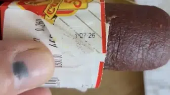 Etiketi kazıyınca tarihi geçmiş sucuk çıktı, market mühürlendi