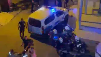 Balkondan kavgayı izleyen genç kurşunların hedefi oldu