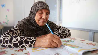 78 Yaşında Hayallerine Kavuştu Döne Nine Artık Okuyup Yazıyor