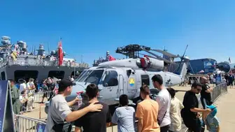 Çocuk evlerindeki gençler TEKNOFEST'te teknolojiyi yakından gördü