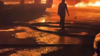 Antalya'da alevler denize indi Balıkçı barınağında 20'den fazla tekne küle döndü