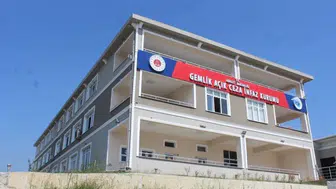 Gemlik'te elektrik direği dibinde cansız beden bulundu