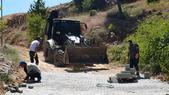 Tarsus’un kırsal yolları tozdan ve çamurdan kurtuluyor