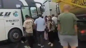 Arnavutköy'de otobüs kazası Yolcu otobüsü İETT aracına arkadan çarptı