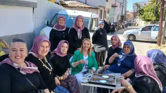 Damat tarafına taş çıkartan gelin merasimi Yol ortasında tavla keyfi