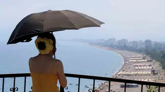 Antalya’da deniz suyu bile ısındı