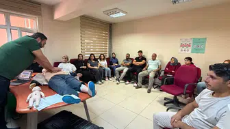 Palu'da sağlık çalışanlarına kalp masajı eğitimi