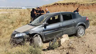 Eskişehir’de direksiyon hakimiyetini kaybeden sürücü toprak alana daldı