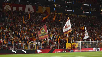 Galatasaray taraftarı sezonun ilk maçında yönetime tepki gösterdi