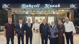 Osmaniye'de düğün konvoyunda klasik arabalar yerini yarış motorlarına bıraktı
