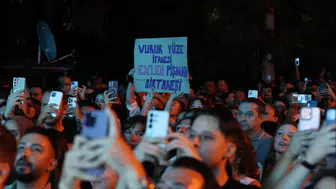 Tavas festivalinde Merve Özbey rüzgarı esti