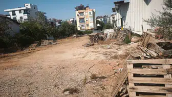 Kepez'de çevreye 5 firmaya ceza, 30 kamyon moloz kaldırıldı