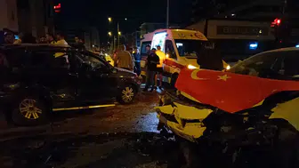 Bursa'da gece yarısı trafik kazası 7 kişi hastaneye kaldırıldı