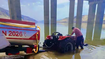 Hasankeyf'te sulara gömülen traktör için seferberlik: Vatandaşlar iş başındaydı
