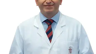 Cem Yılmaz'ın yaşadığı sağlık sorunu sonrası merak uyandıran detay: Kulak memesindeki o çizgi ne anlama geliyor?