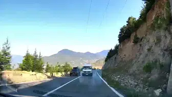 Artvin'de saniyelerle gelen mucize: Hatalı sollama faciaya davetiye çıkardı