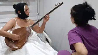 Ameliyat masasının yorgunluğunu sazıyla attı: Hastane odasında beklenmedik konser