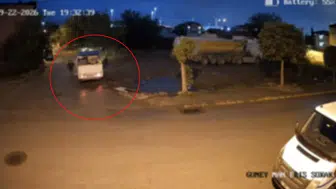 Çöp dökmeye geldiler, kamerayı görünce temizlik işçisine döndüler