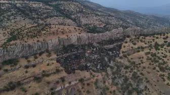 Hakkari'de ormanlık alanda korkutan alevler: Köylülerin cesur müdahalesi faciayı önledi
