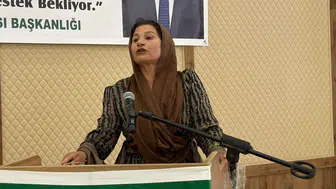 Yüksekova'daki çiftçi buluşmasında kürsüye çıkan Esma Sırma'dan çarpıcı çıkış: 300 erkek var ama kadınlar nerede?