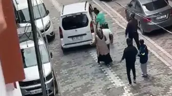 Esenyurt'ta eski eş dehşeti: Sokak ortasında yaşanan arbede kamerada