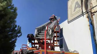 Elazığ'da üretim merkezinde korku dolu anlar: Alevler tesisi sardı