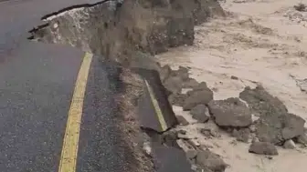 Sakarya'da doğa öfkesini kustu: Yolun bir kısmı sulara gömüldü