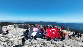 Kazdağları’nın zirvesinde 104 yıllık gurur: Sarıkız’da bayrak nöbeti değişti