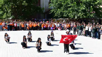 Çatak’ta okul zili coşkuyla çaldı: Minik öğrencilerin performansı göz doldurdu