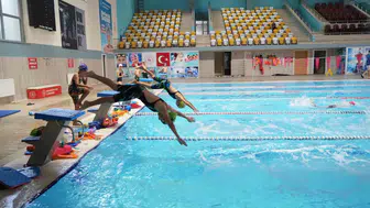 Muş'un sularında olimpiyat hayalleri: Geleceğin şampiyonları havuzda ter döküyor