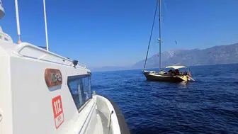 Ege'nin mavi sularında umut yolculuğuna Sahil Güvenlik engeli