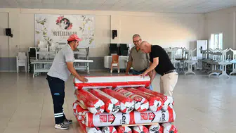 Osmancalı'da Çilek Sezonu Müjdesi: Büyükşehir'den Üreticiye Can Suyu