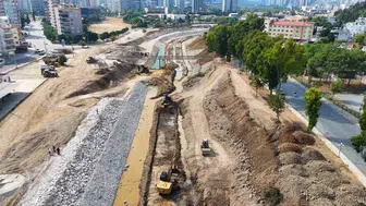 Mersin'in beton gri tonlarına yeşil başkaldırı: Şehrin kalbinde devasa bir vaha yükseliyor