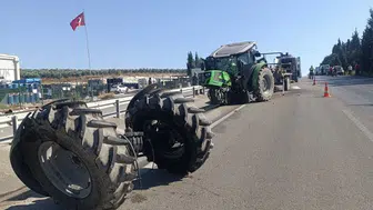 Bandırma yolunda dehşet anları: Kamyon traktöre arkadan çarptı