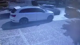 Sürücü adayının panik anı zincirleme kazaya davetiye çıkardı