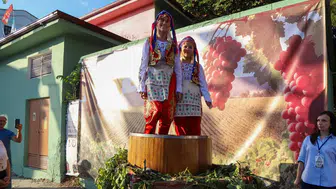 Kırklareli'nde nostalji rüzgarı: Tarihi mahallede üzümün bereketi kutlanıyor