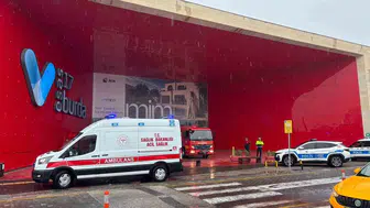 Çanakkale'de alışveriş merkezinde korku dolu anlar: Mağaza alevlere teslim oldu