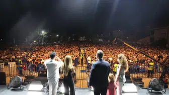 Çivril'de festivalin finalinde Derya Uluğ rüzgarı: Belediye kasasından tek kuruş çıkmadı