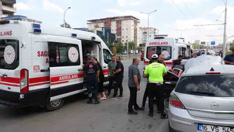 Malatya'da korkunç kaza: Trambüs direğine çarpan araçta can pazarı yaşandı