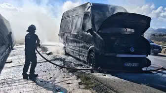 Seyir halindeki kamyonetten yükselen dumanlar korku dolu anlar yaşattı