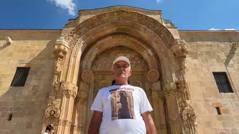 Taşların dilini çözdü: 16 yıldır gönüllü mihmandarlıkla tarihe ışık tutuyor