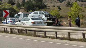 Kastamonu'da şiddetli çarpışma: Otomobilin motoru yerinden fırladı