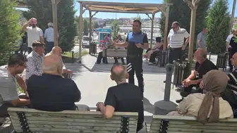 Hastane bahçesinde kritik uyarı: Polis 32 kişiyi dolandırıcılara karşı eğitti