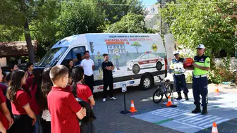 Minik öğrencilere jandarmadan uygulamalı trafik dersi