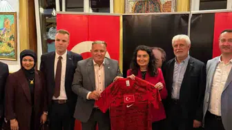 Stuttgart'ta duygusal veda: Milli forma birlik mesajına dönüştü