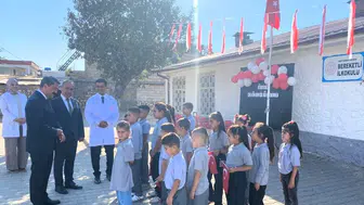 Besni'de sınıflar şenlendi: Minik öğrencilerin ilk ders heyecanı protokolü ağırladı