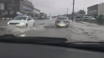 Sakarya'da on yılın en şiddetli yağışı: Şehir merkezinde hayat felç oldu