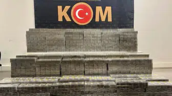 Mardin'de şüpheli araç durduruldu: Binlerce paket sigara ele geçirildi